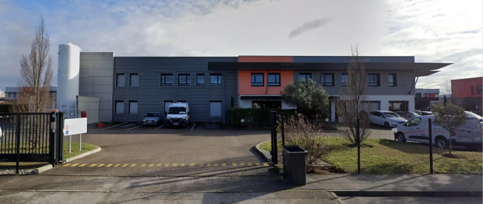 Light Industrial in Saint-Priest to rent Building Photo- Image 1 of 4