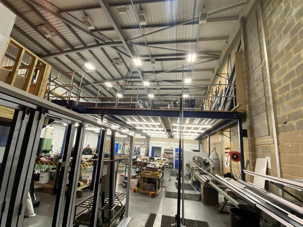 Tribune Dr, Sittingbourne to rent Interior Photo- Image 1 of 9