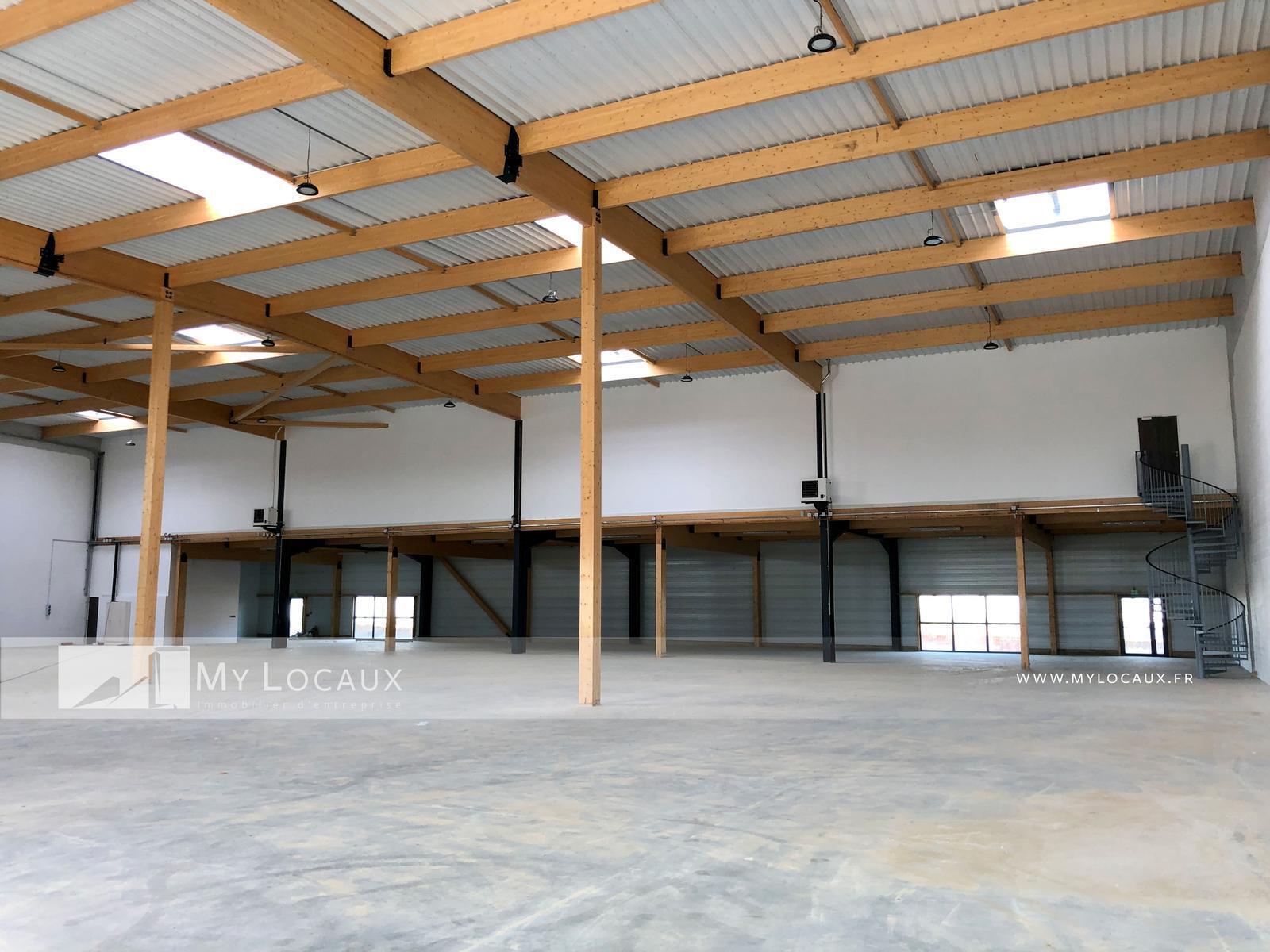 Industrial in Louvres to rent Interior Photo- Image 1 of 6