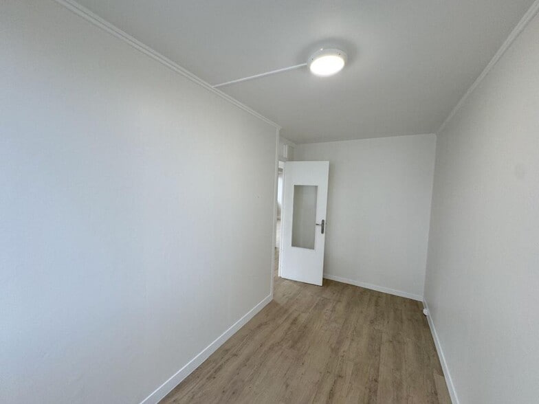 Office in Versailles to rent - Interior Photo - Image 2 of 9