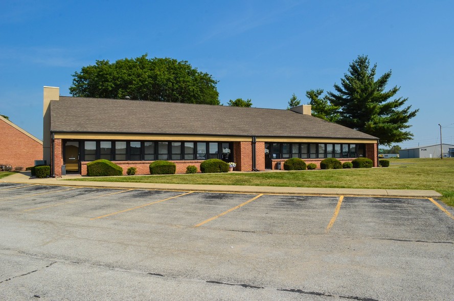 2590 Federal Dr, Decatur, IL for rent - Building Photo - Image 1 of 3