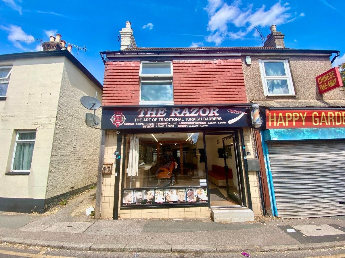 47 High St, South Ockendon for sale Primary Photo- Image 1 of 5