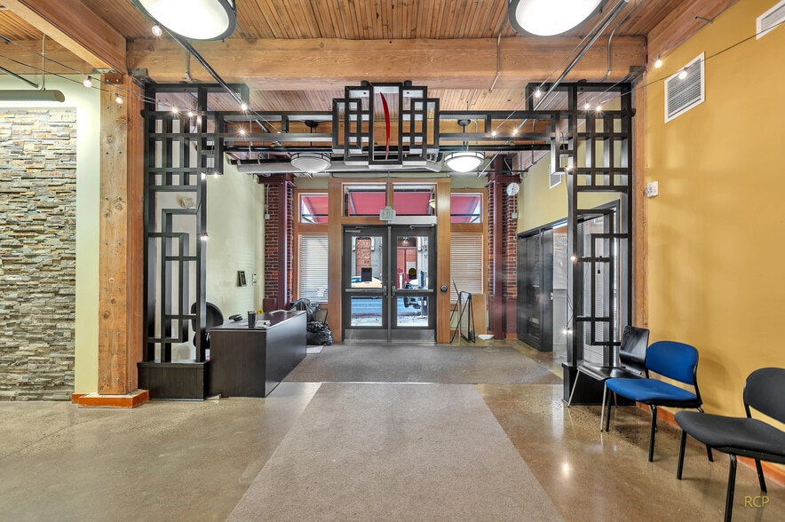 75 NW Couch St, Portland, OR to rent - Interior Photo - Image 2 of 49