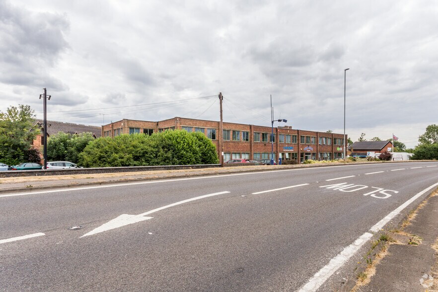 London Rd, Daventry for sale - Building Photo - Image 2 of 3