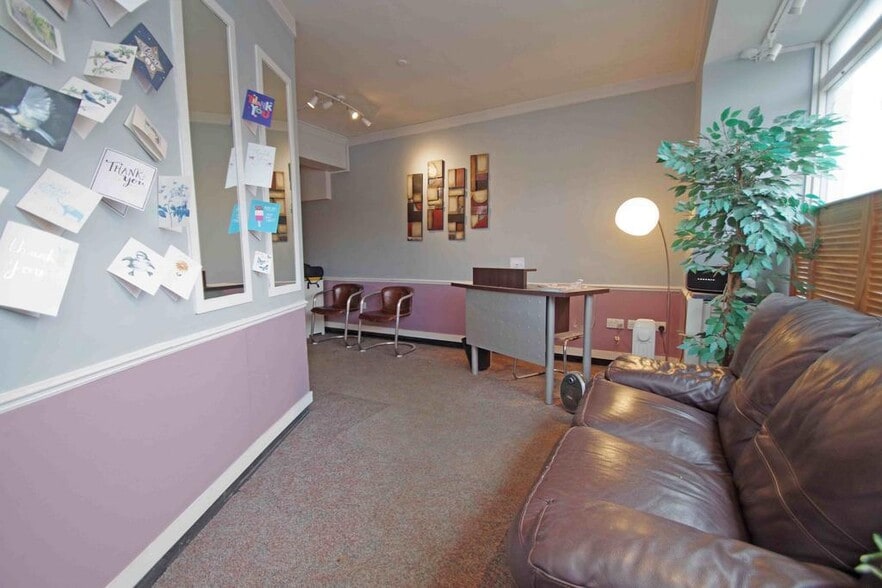 34 Sinodun Rd, Wallingford to rent - Building Photo - Image 2 of 11