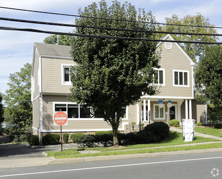 123 Broadway, Woodcliff Lake, NJ for rent - Primary Photo - Image 1 of 7