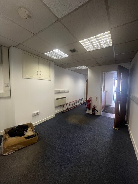 1109-1113 Pollokshaws Rd, Glasgow to rent - Building Photo - Image 3 of 5