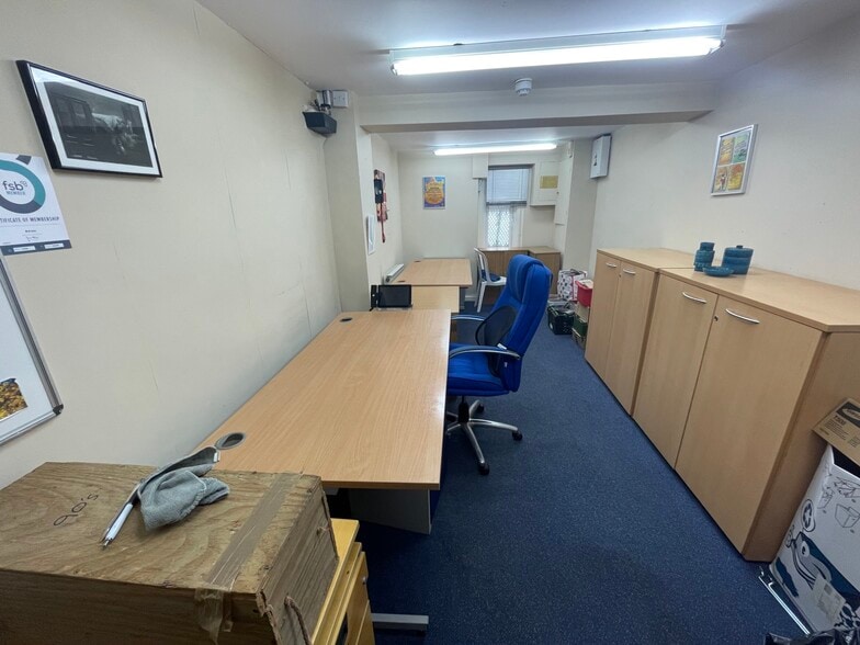 187 Lynchford Rd, Farnborough to rent - Building Photo - Image 3 of 6