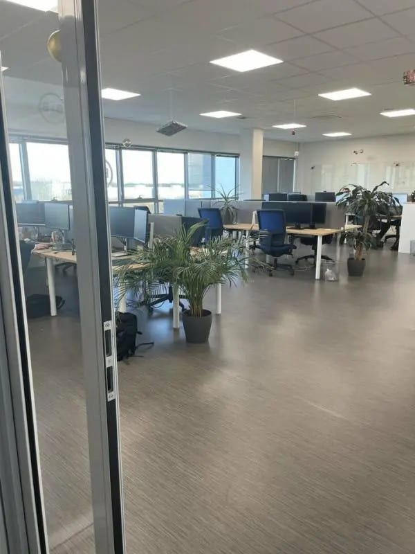 Location Bureaux 330 m² - Photo 1