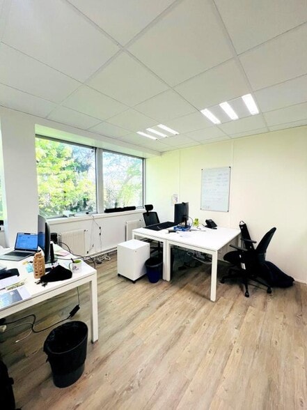 Office in Le Chesnay-Rocquencourt to rent - Interior Photo - Image 3 of 27