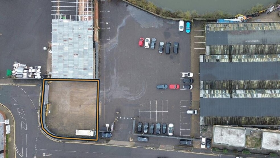 35 Hythe Rd, London to rent - Building Photo - Image 3 of 9
