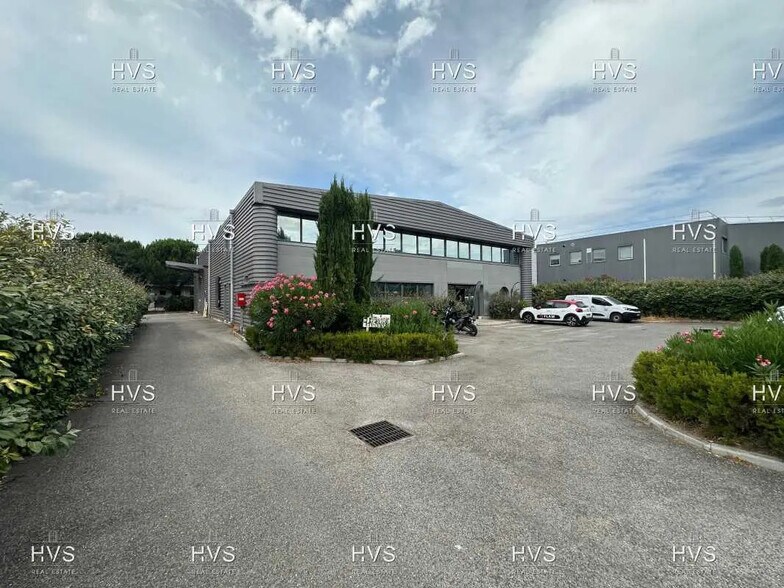 Office in Aix-en-Provence to rent - Building Photo - Image 2 of 10