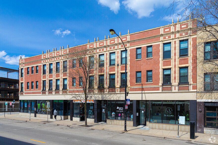 2731-2741 N Milwaukee Ave, Chicago, IL for rent - Building Photo - Image 2 of 2