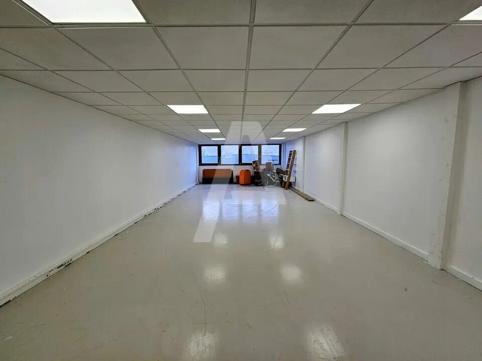 Vente Bureaux 195 m² - Photo 1