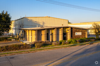 111 Berry Rd, Houston, TX for rent Building Photo- Image 1 of 17