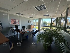 Office in Venelles to rent Interior Photo- Image 2 of 10