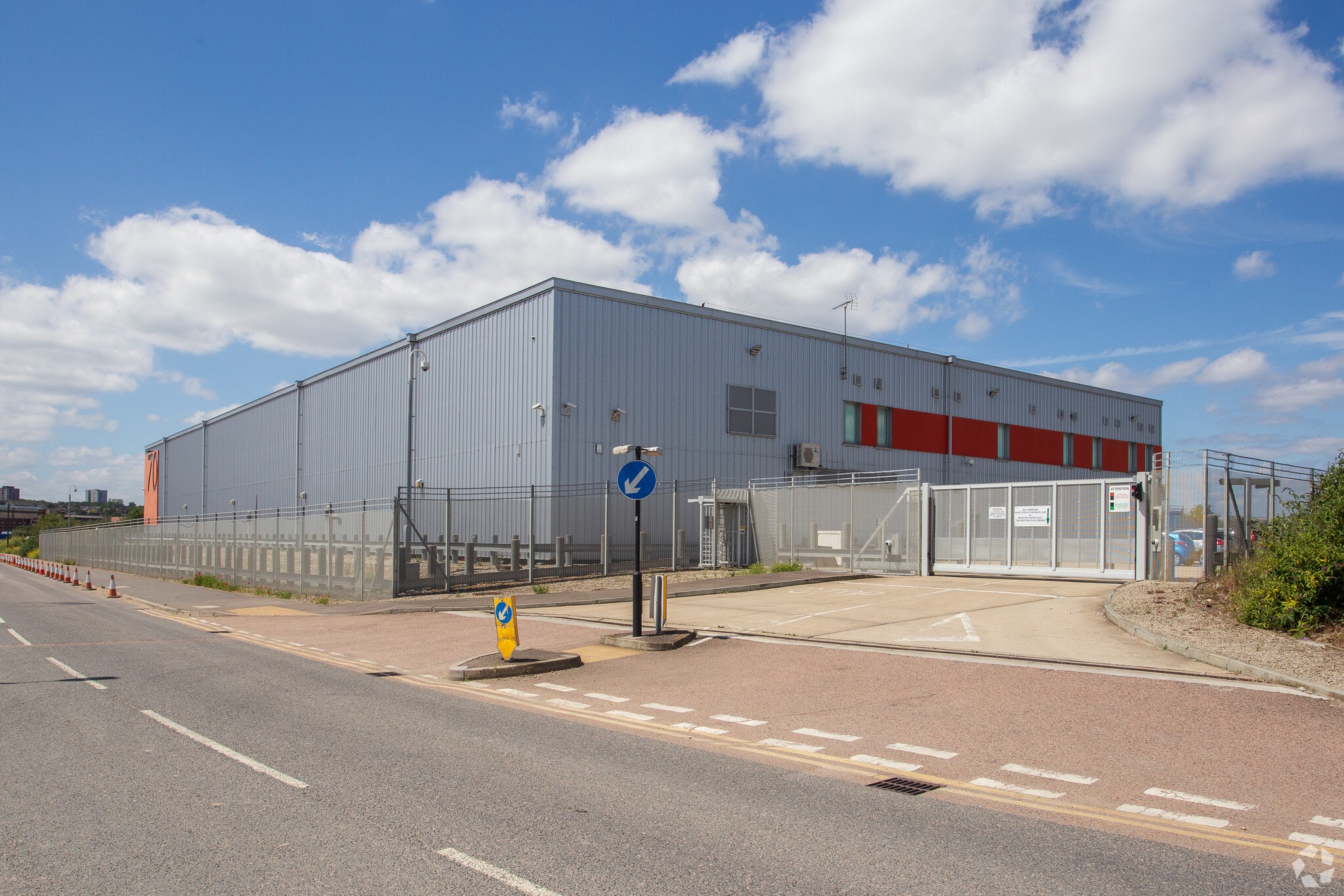 70 White Hart Av, London for sale Primary Photo- Image 1 of 1