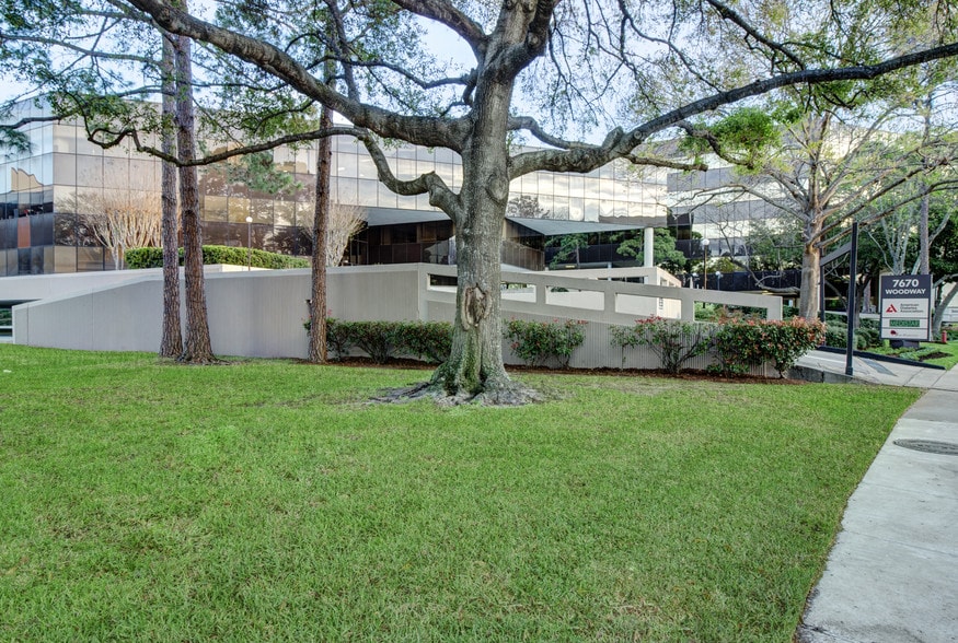 7670 Woodway Dr, Houston, TX for rent - Building Photo - Image 3 of 6