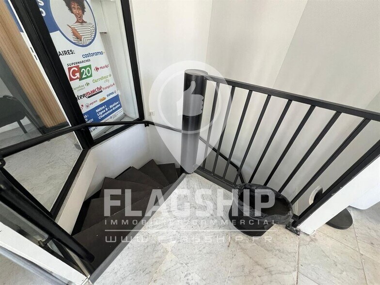 Retail in Charenton-le-Pont to rent - Interior Photo - Image 2 of 10