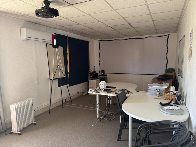 Office in Aubagne to rent - Interior Photo - Image 3 of 6
