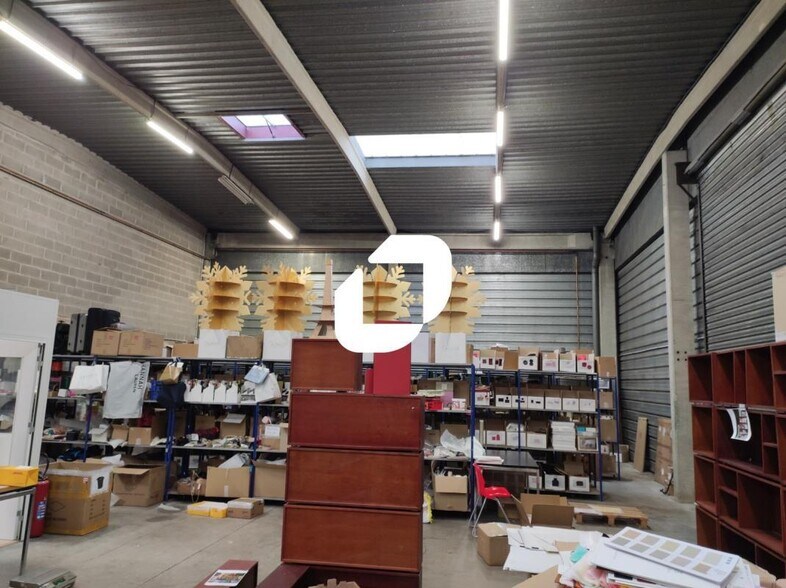 Light Industrial in Torcy for sale - Interior Photo - Image 3 of 9