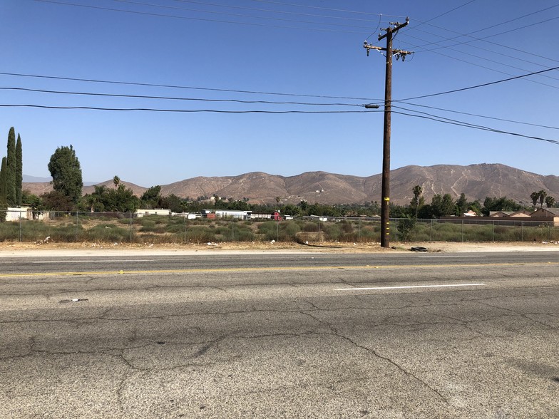 9577 Mission Blvd, Jurupa Valley, CA for sale - Primary Photo - Image 2 of 4