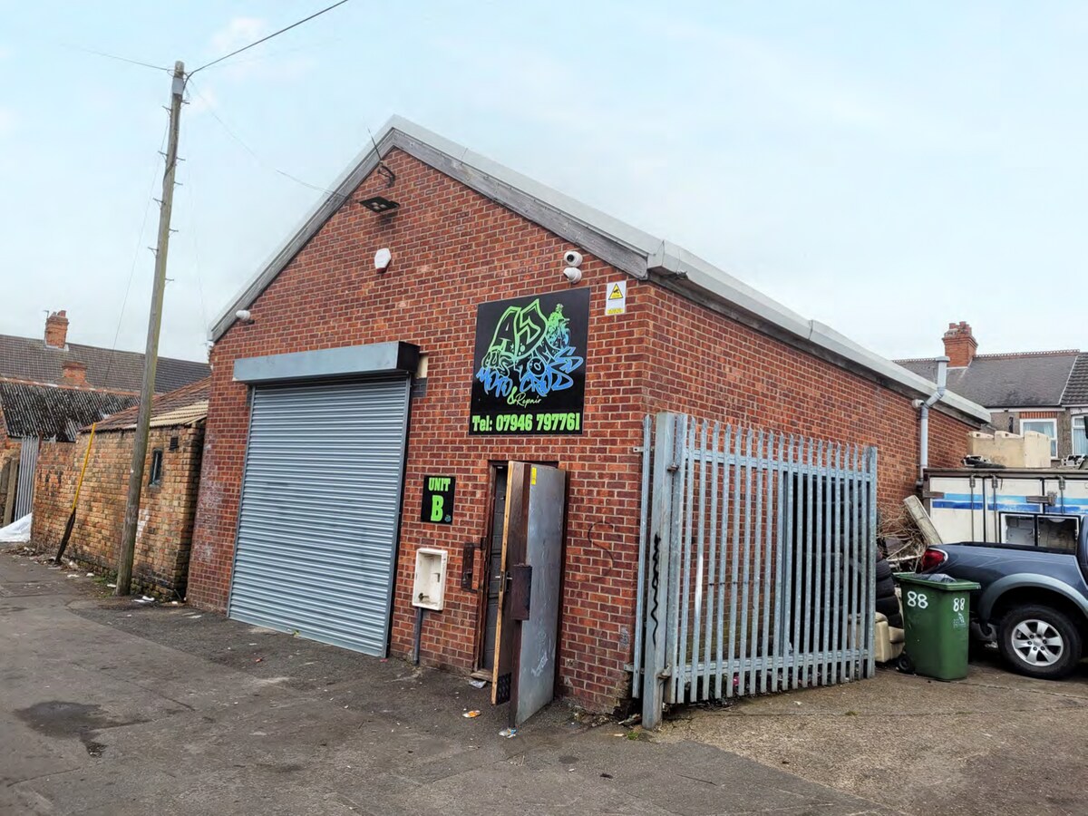 Haycroft Ave, Grimsby, DN31 2PF UK