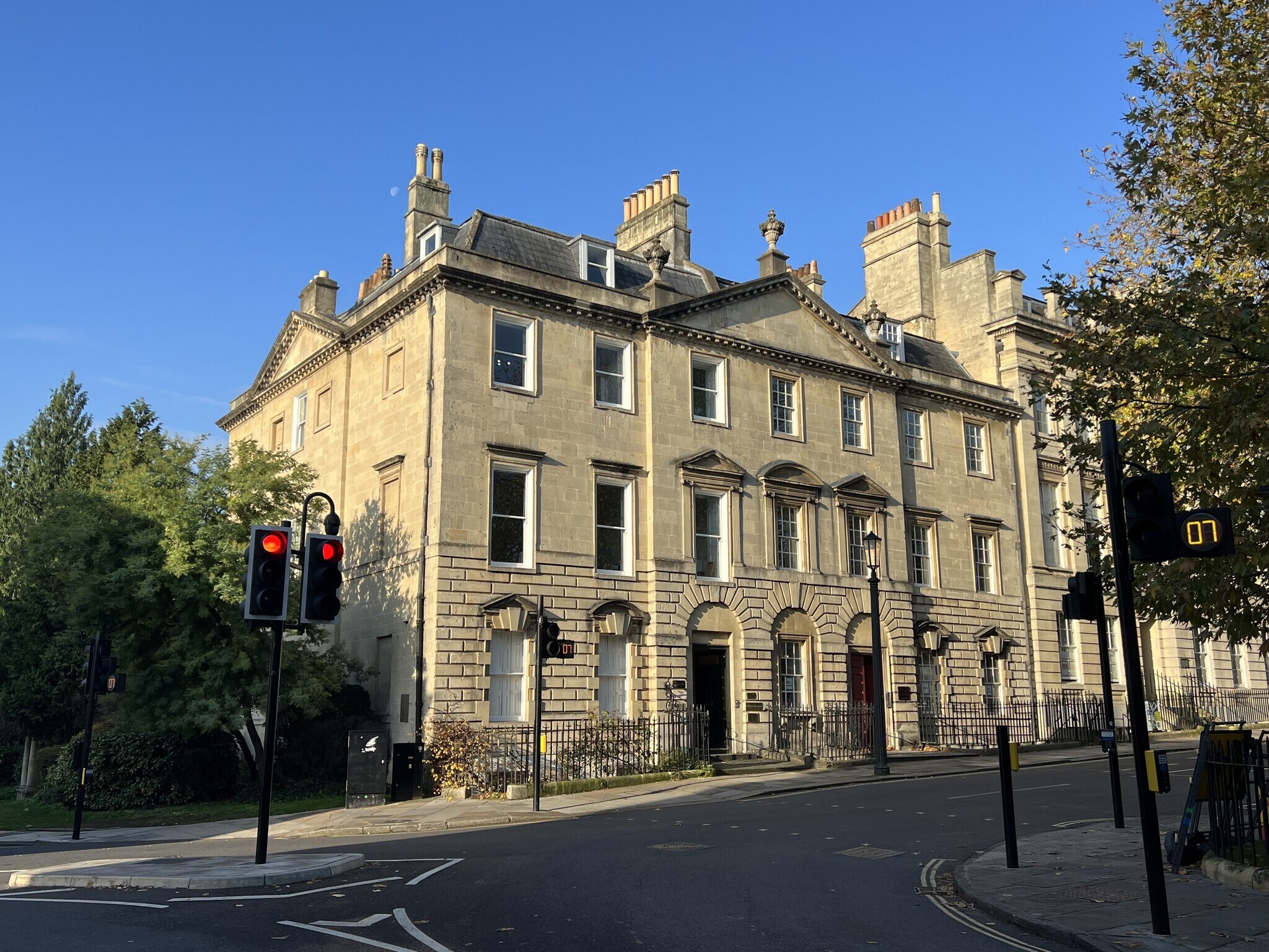 14 Queen Sq, Bath to rent Building Photo- Image 1 of 7