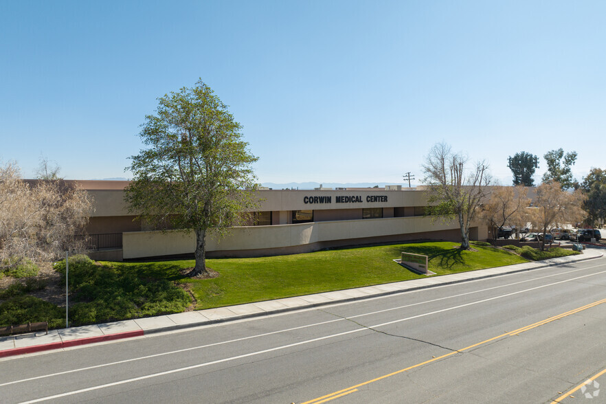 18523 Corwin Rd, Apple Valley, CA for rent - Building Photo - Image 3 of 7