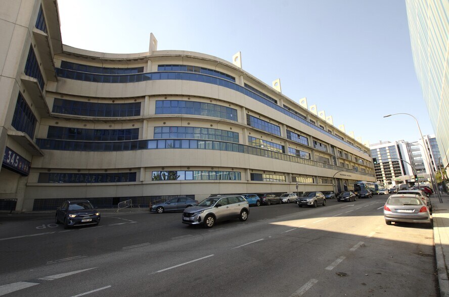 Office in Madrid, Madrid to rent - Building Photo - Image 3 of 3