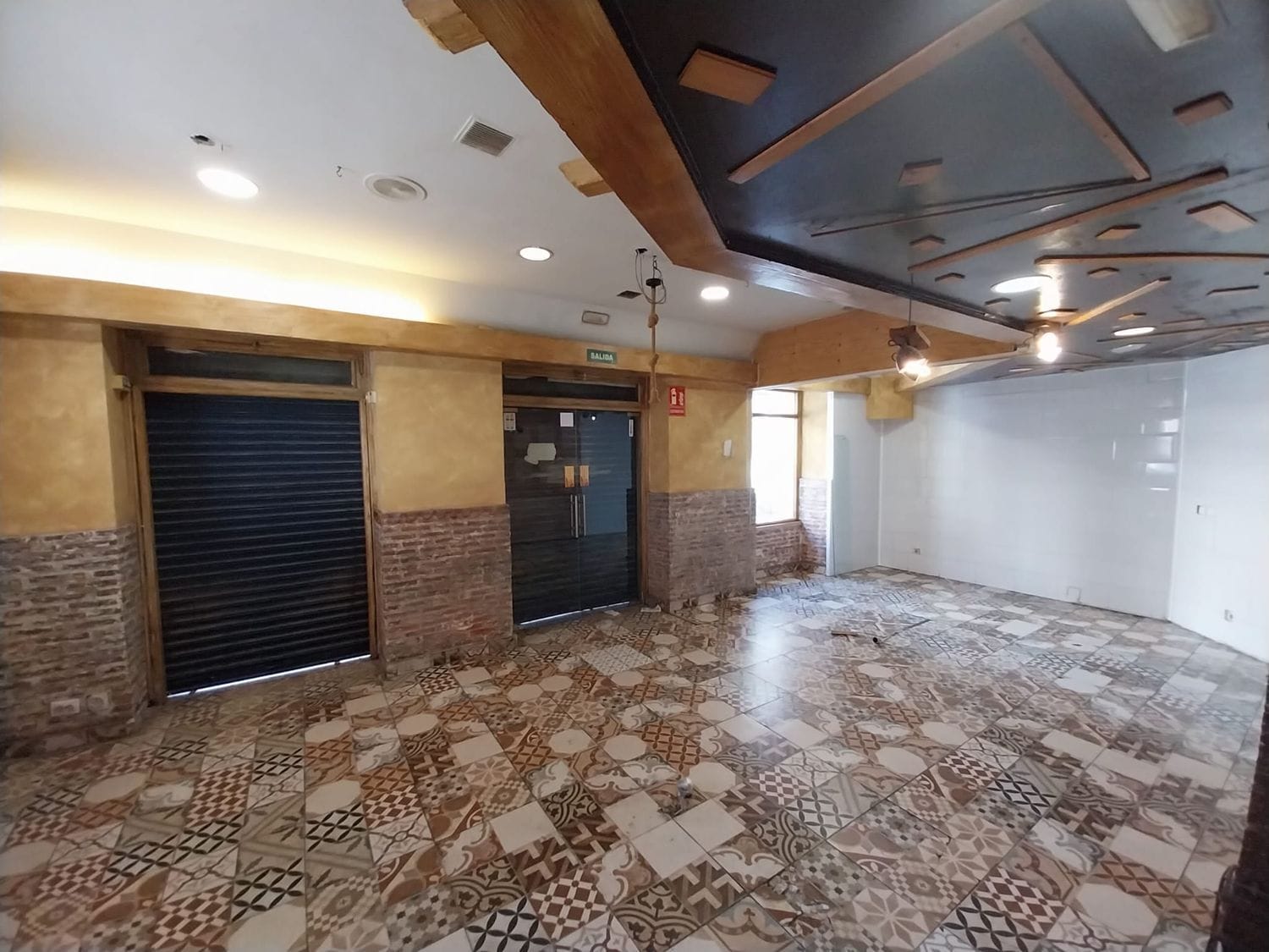 Retail in Madrid, Madrid to rent Interior Photo- Image 1 of 6