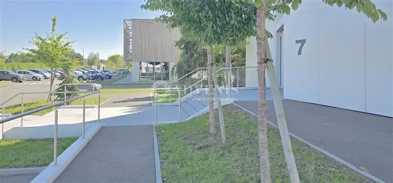 Office in Lille to rent - Building Photo - Image 2 of 6