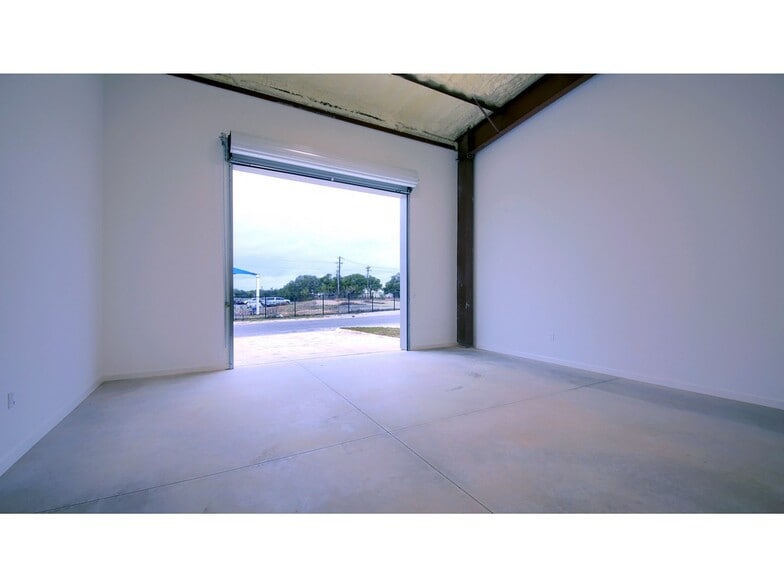 7696 183A Toll Rd, Leander, TX to rent - Interior Photo - Image 2 of 16