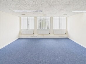Mount Pleasant Rd, Barnet to rent Interior Photo- Image 1 of 4