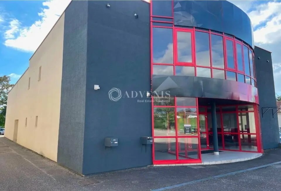 Location Commerce 590 m² - Photo 1