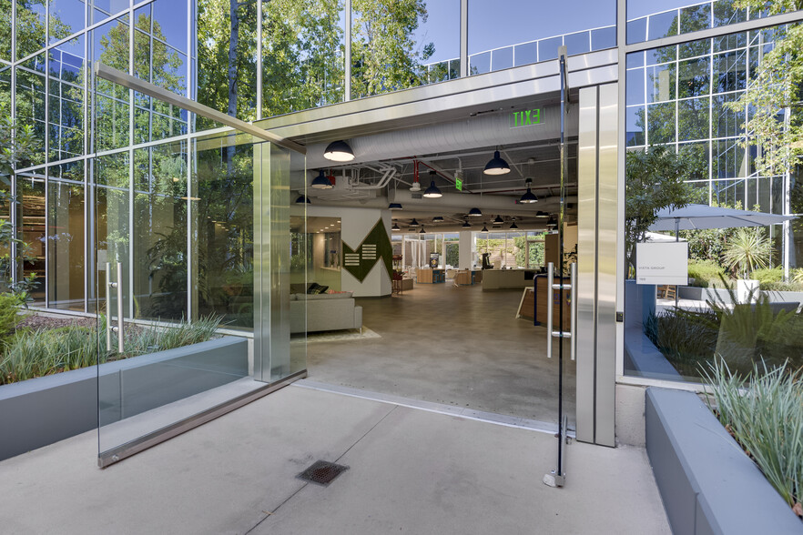 345 N Maple Dr, Beverly Hills, CA for rent - Building Photo - Image 1 of 10