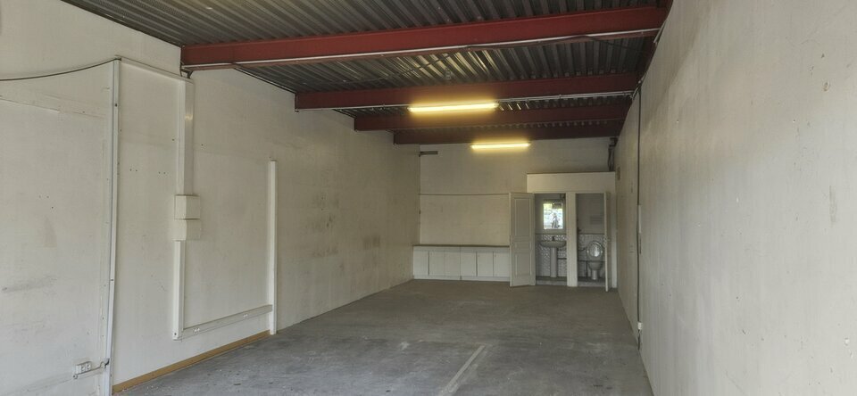 Light Industrial in Roquebrune-sur-Argens for sale - Interior Photo - Image 2 of 7