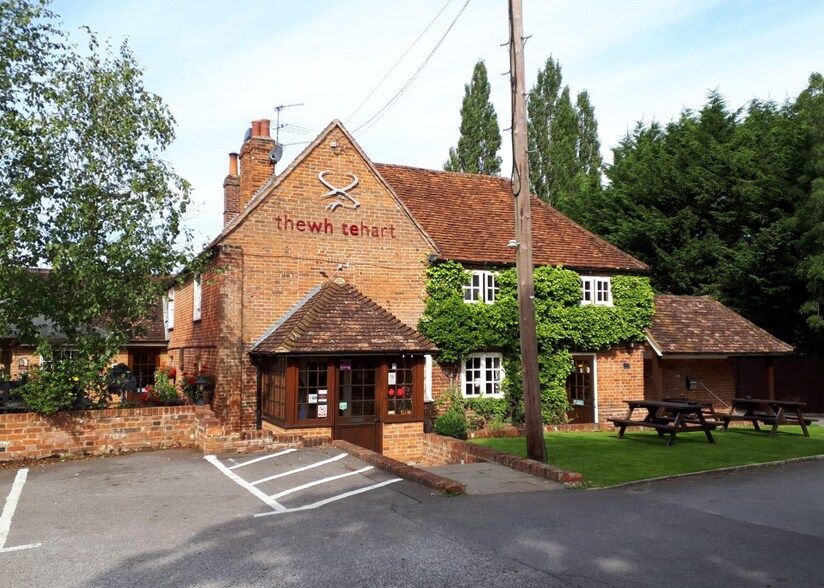 White Hart Ln, Guildford for sale - Primary Photo - Image 1 of 1