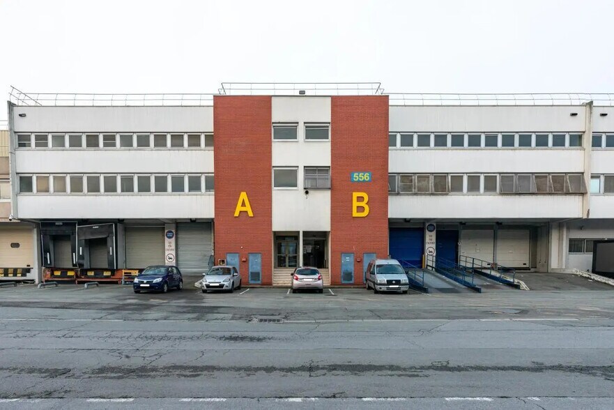 Light Industrial in Saint-Ouen-sur-Seine to rent - Building Photo - Image 2 of 12