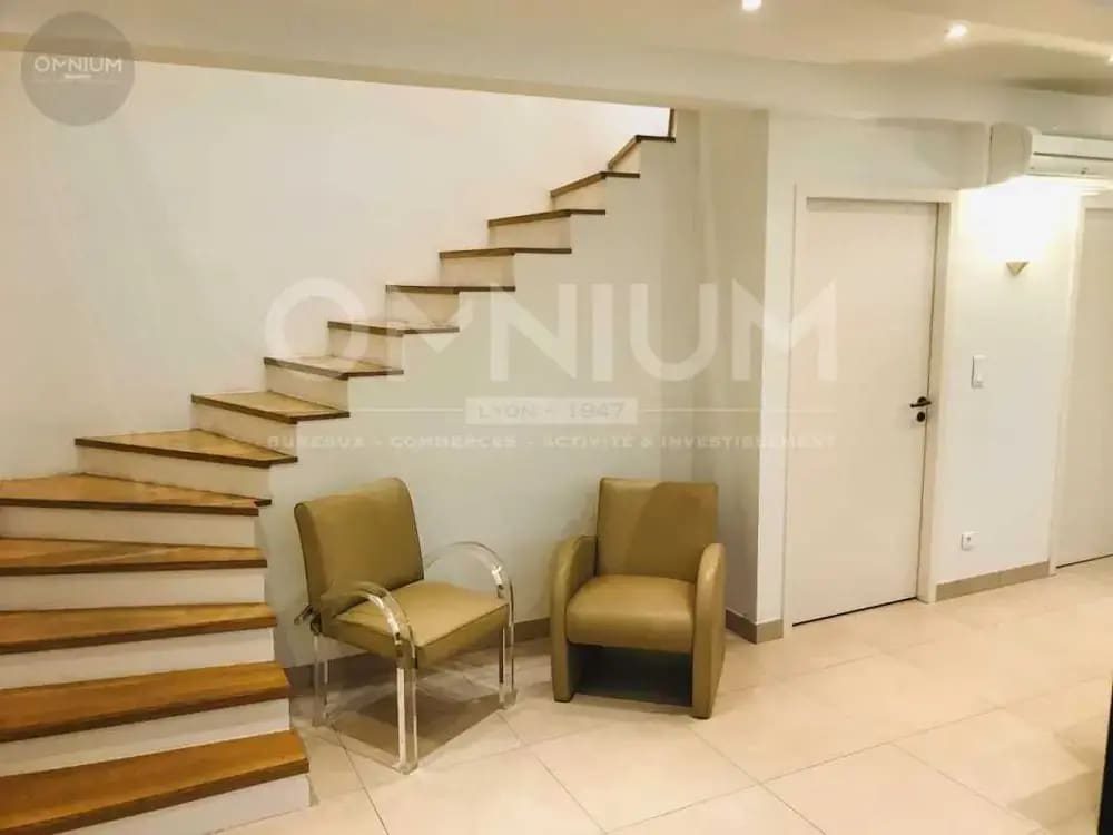 Lyon, RHO 69002 - - - Interior Photo - Image 2 of 4