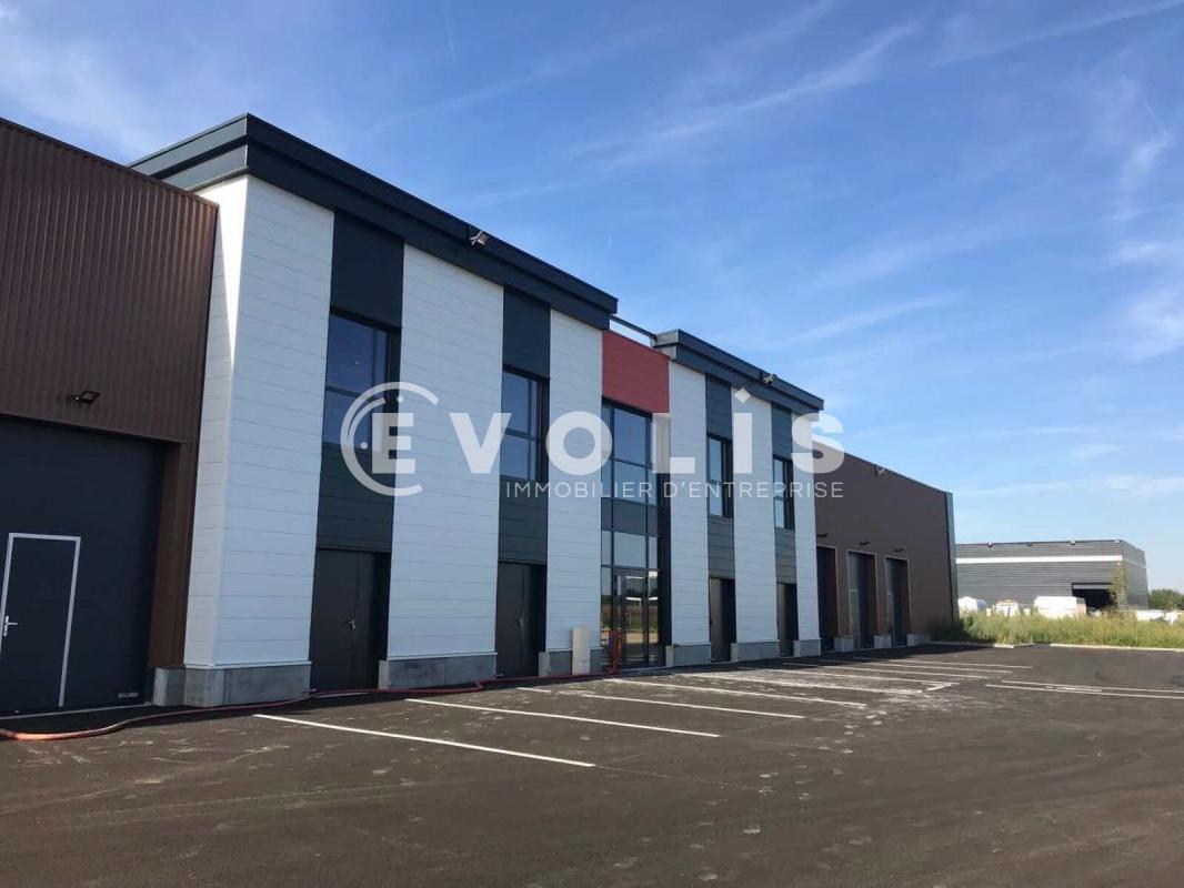 Light Industrial in Serris to rent Building Photo- Image 1 of 3