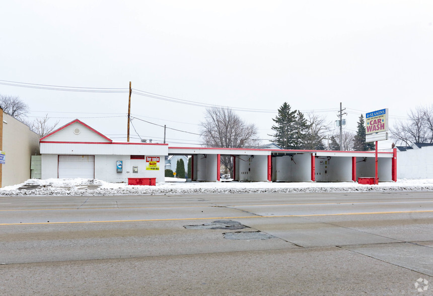 208 Washington Ave, Bay City, MI for sale - Primary Photo - Image 1 of 1