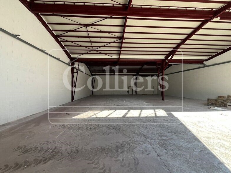 Light Industrial in Aubagne to rent - Interior Photo - Image 3 of 6