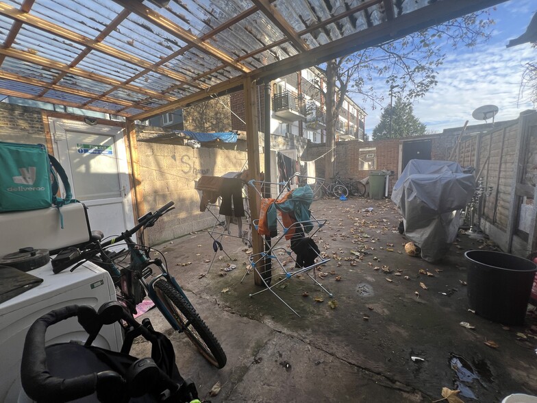 280 Barking Rd, London to rent - Building Photo - Image 2 of 9