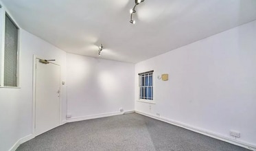 High St, Ongar to rent Interior Photo- Image 1 of 5
