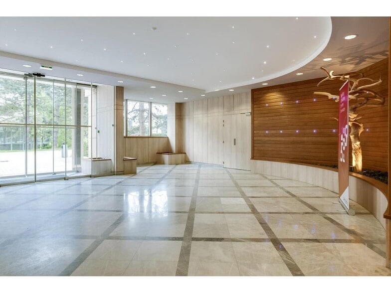Office in Vélizy-Villacoublay to rent - Lobby - Image 3 of 10