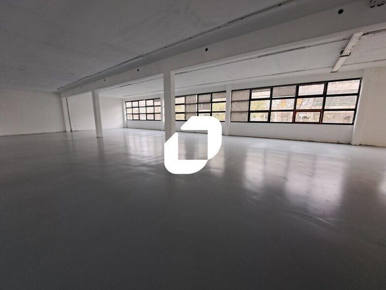 Light Industrial in Bagnolet to rent - Interior Photo - Image 2 of 8