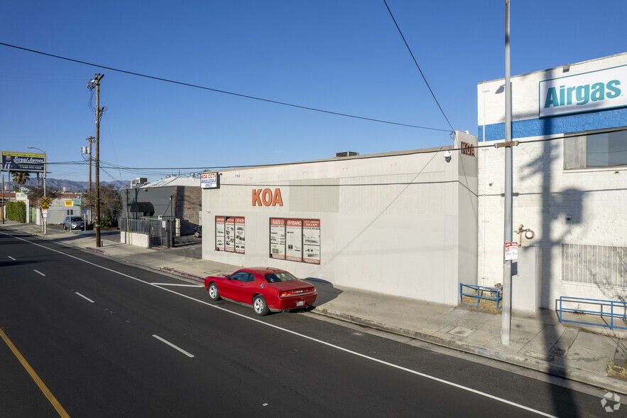 7306 Coldwater Canyon Ave, North Hollywood, CA for rent - Building Photo - Image 3 of 4