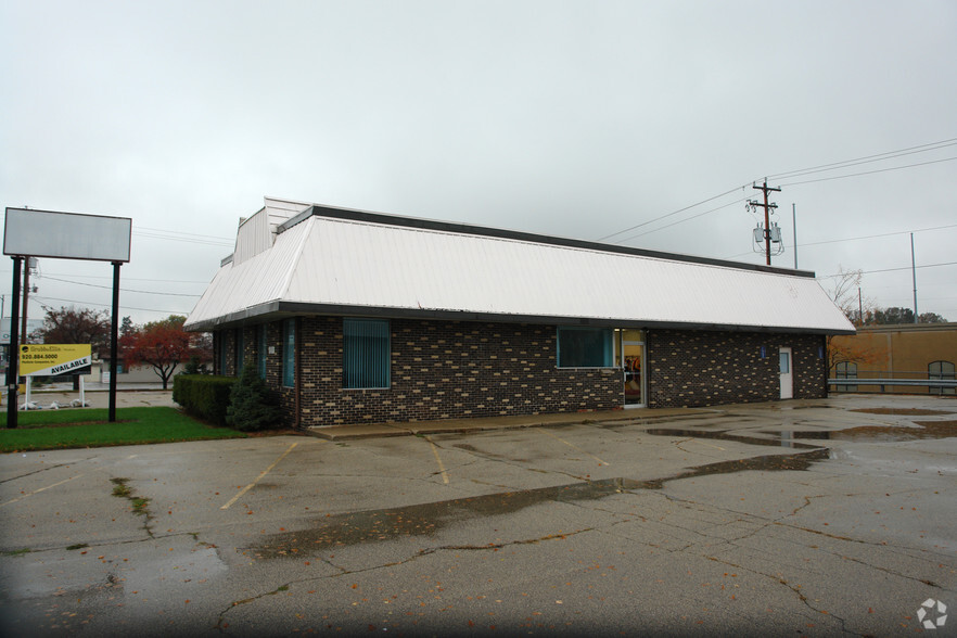 486 Main Ave, De Pere, WI for sale - Building Photo - Image 3 of 10