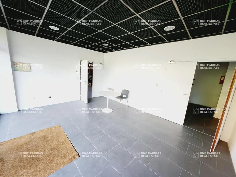 Light Industrial in Créteil to rent - Building Photo - Image 3 of 9